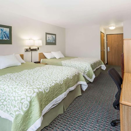 Days Inn By Wyndham Stoughton Wi. Zewnętrze zdjęcie