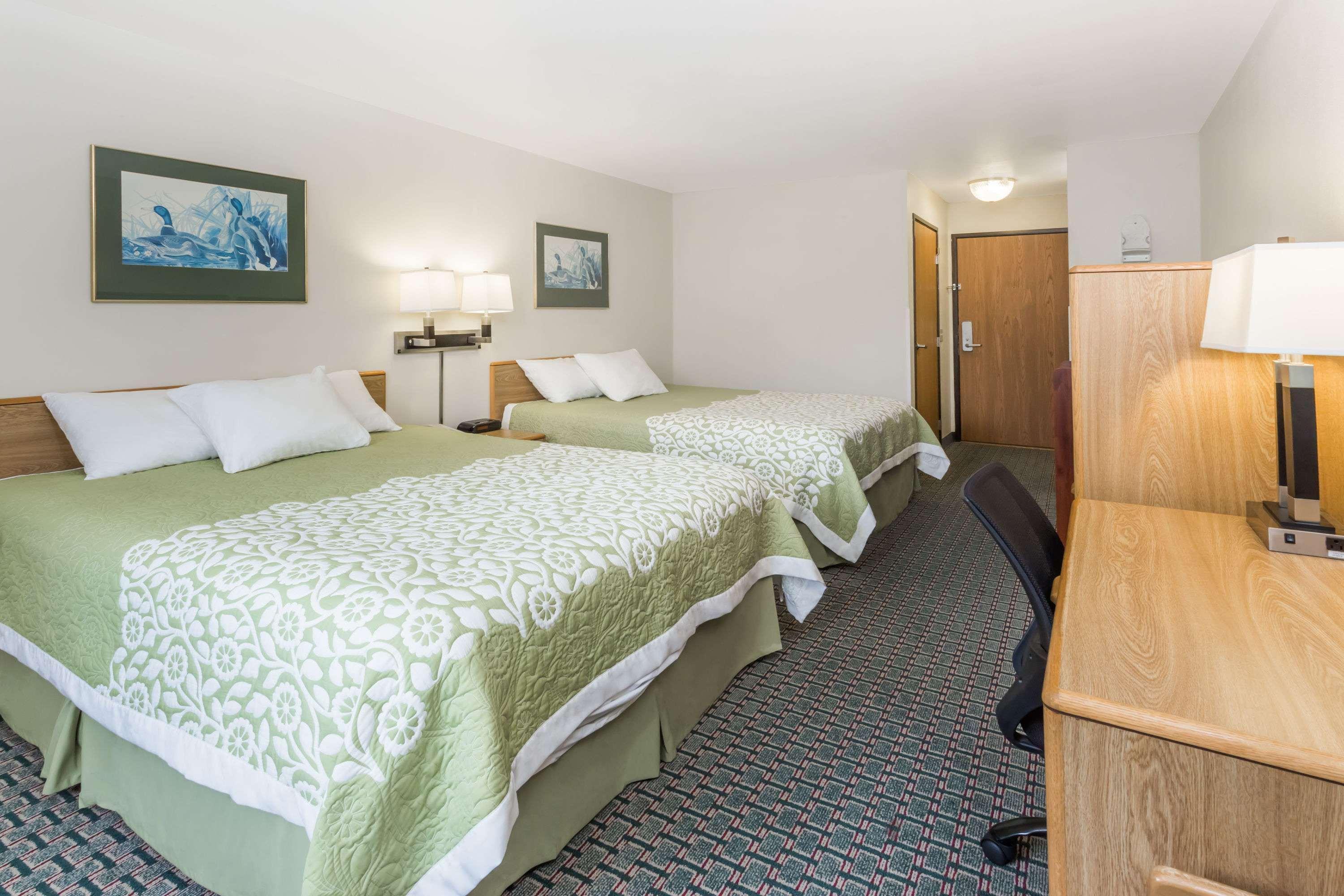 Days Inn By Wyndham Stoughton Wi. Zewnętrze zdjęcie