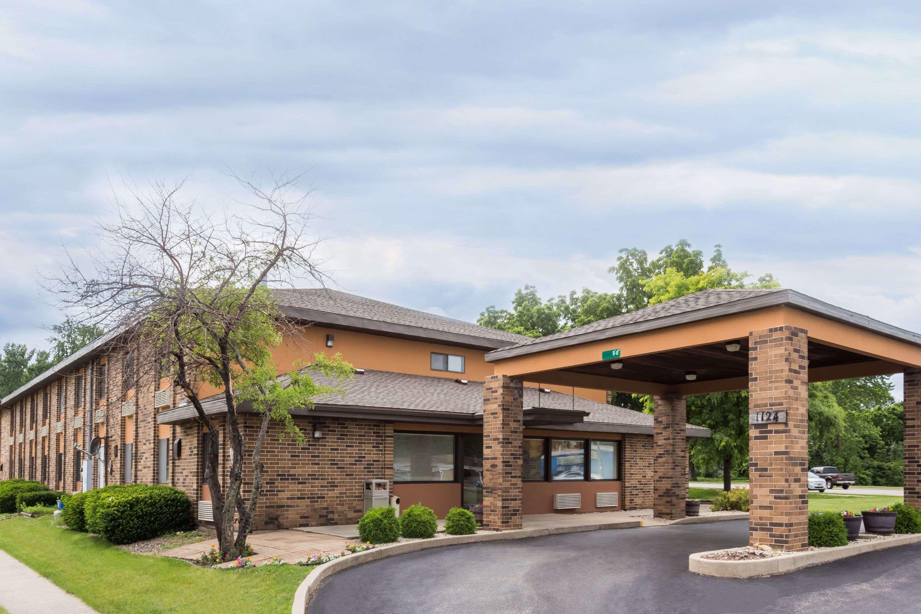 Days Inn By Wyndham Stoughton Wi. Zewnętrze zdjęcie