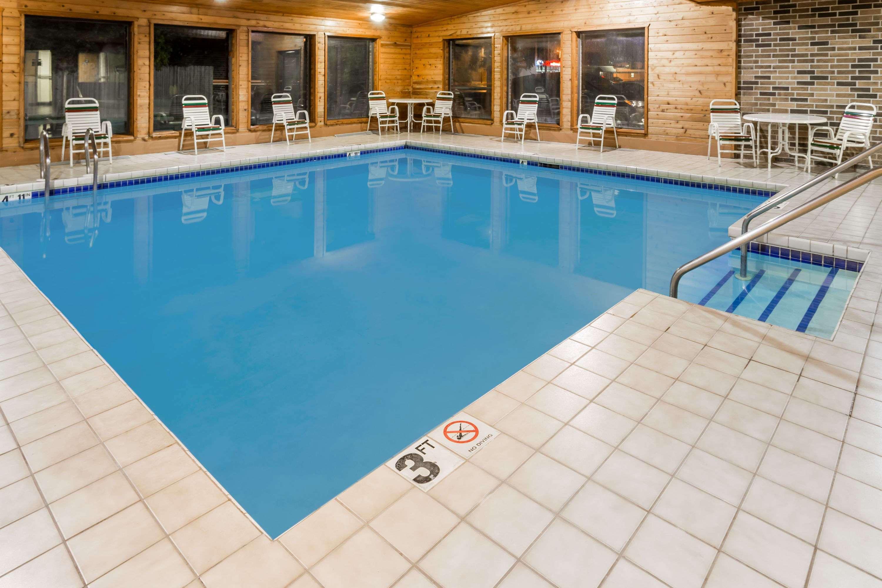 Days Inn By Wyndham Stoughton Wi. Zewnętrze zdjęcie
