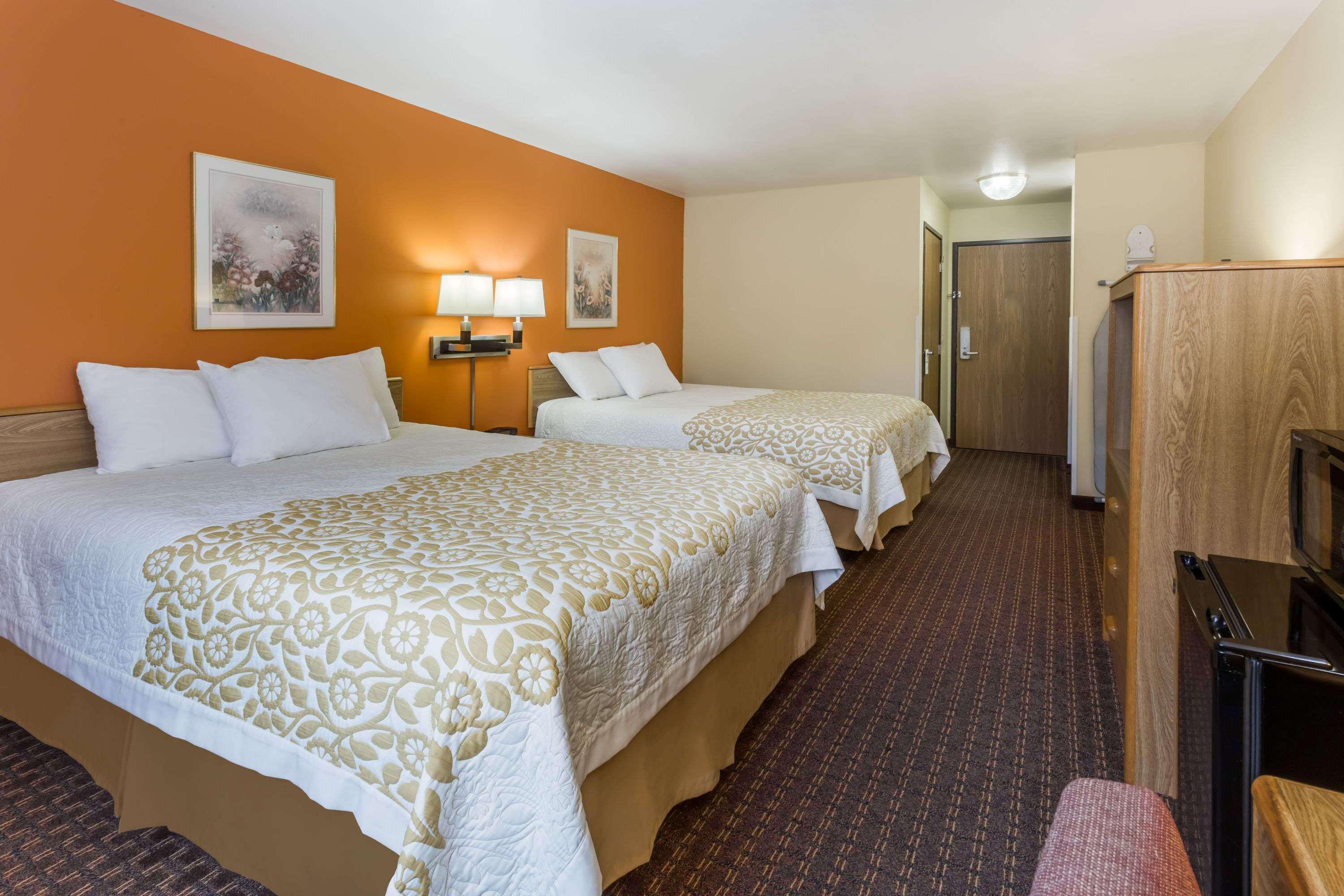Days Inn By Wyndham Stoughton Wi. Zewnętrze zdjęcie