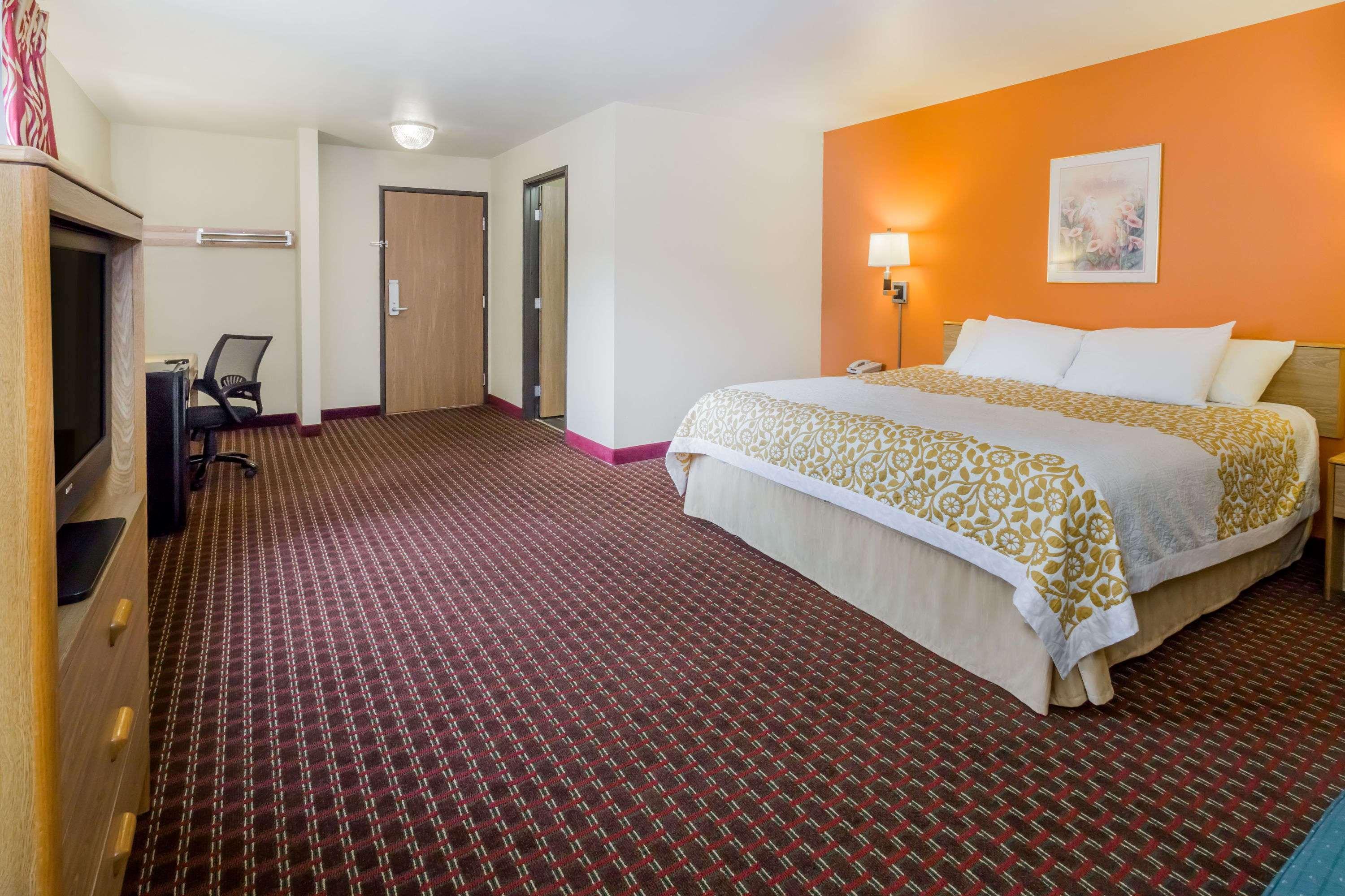 Days Inn By Wyndham Stoughton Wi. Zewnętrze zdjęcie