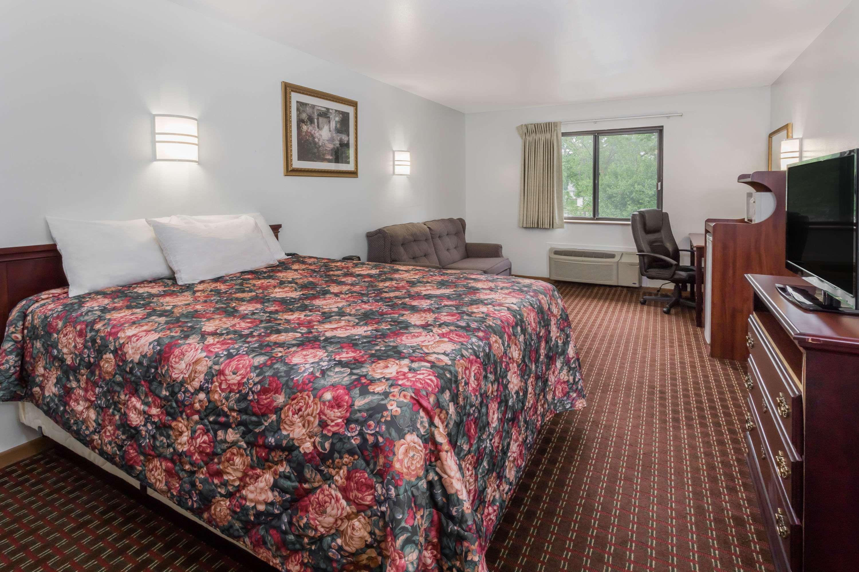 Days Inn By Wyndham Stoughton Wi. Zewnętrze zdjęcie