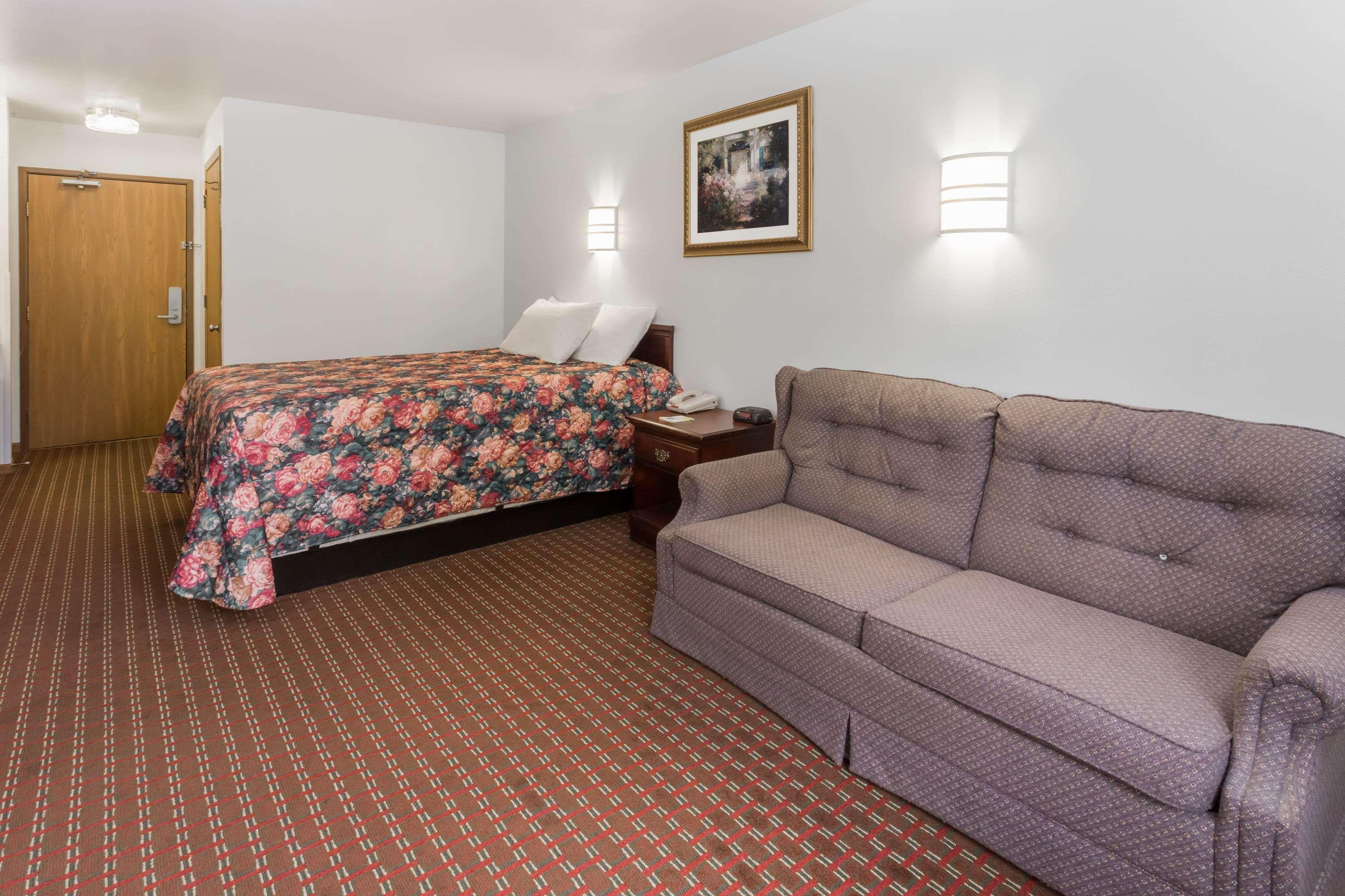 Days Inn By Wyndham Stoughton Wi. Zewnętrze zdjęcie