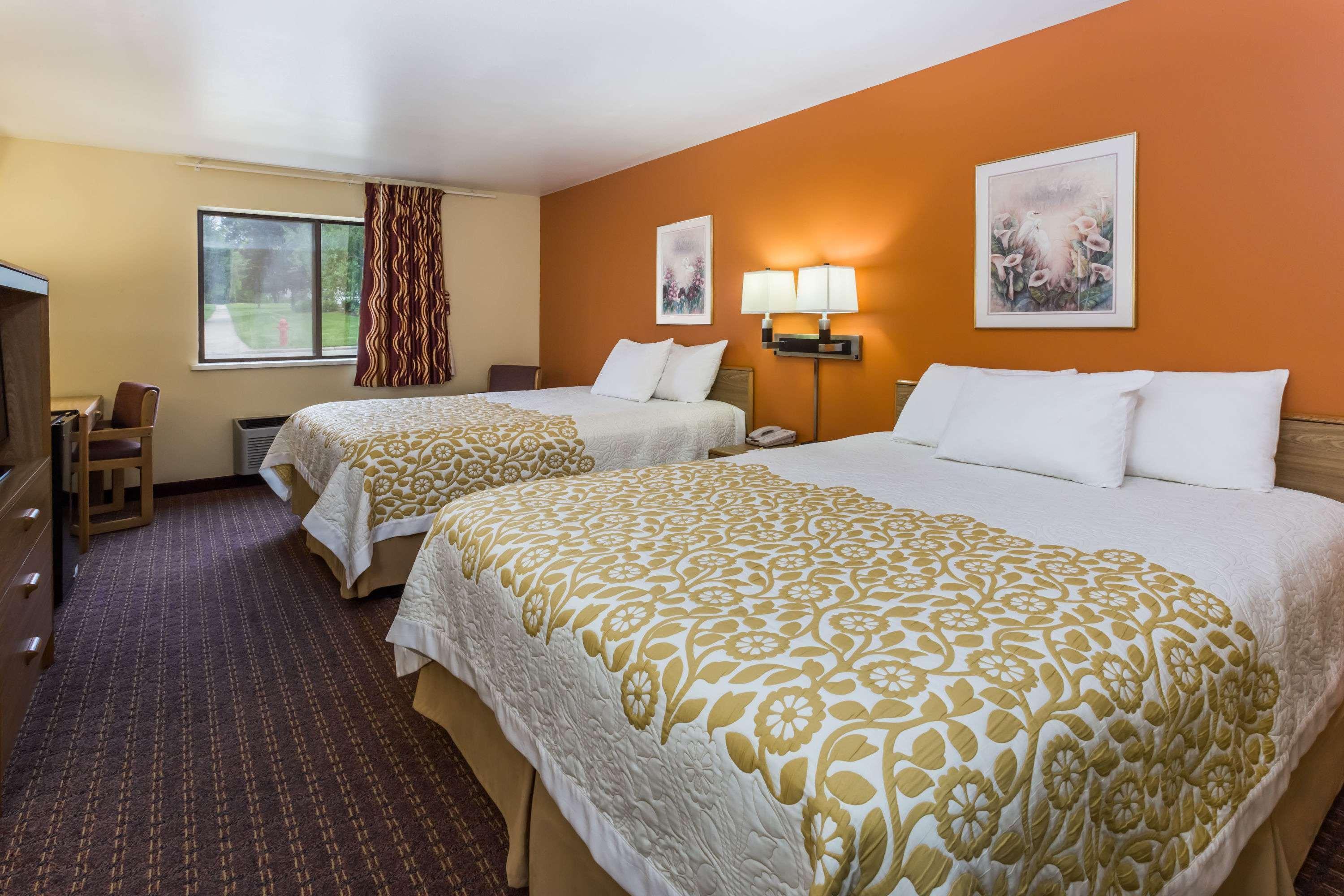 Days Inn By Wyndham Stoughton Wi. Zewnętrze zdjęcie