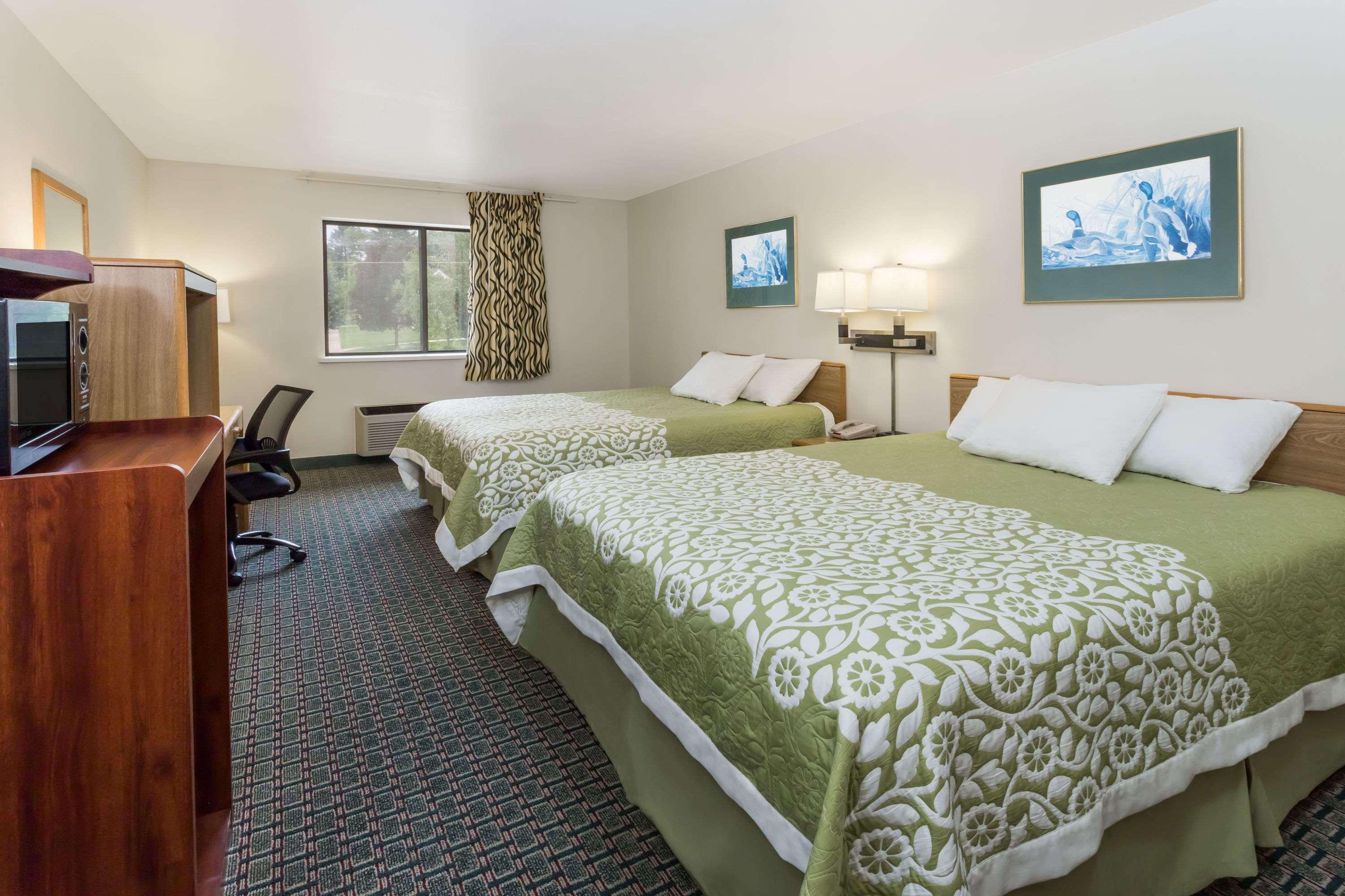Days Inn By Wyndham Stoughton Wi. Zewnętrze zdjęcie